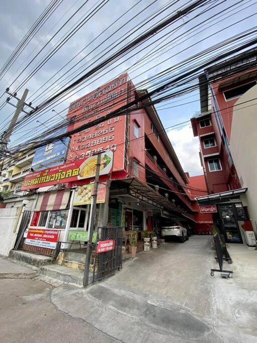 Ratanawong Place 823 Banguecoque Exterior foto